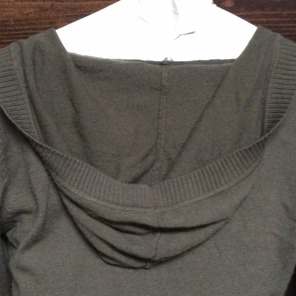 Long sleeve lightweight V-neck sweater hoodie - Picture 4 of 7
